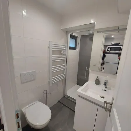 Avec Terrasse Dans La Verdure 民宿 吕埃尔-马尔迈松