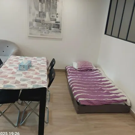 Avec Terrasse Dans La Verdure 民宿 吕埃尔-马尔迈松