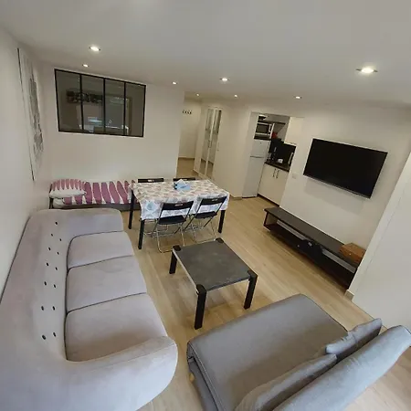 Avec Terrasse Dans La Verdure 吕埃尔-马尔迈松